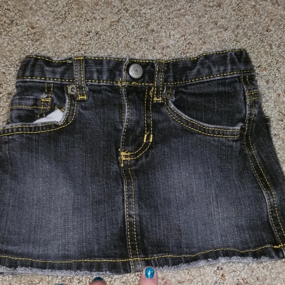 Size 2t girls old navy skirt - Picture 2 of 3